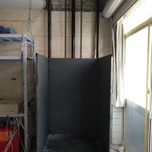 Platform Lift Hidrolik Rel Tunggal 500kg Baru dengan Rantai Pengangkat - <span class=keywords><strong>Elevator</strong></span> Kargo Rumah Tangga Ringkas untuk Pabrik Manufaktur dan Hotel - Product Image 2