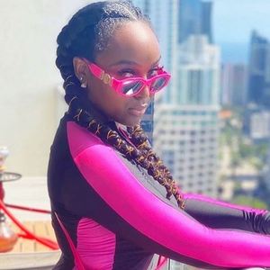 Gafas de Sol Cuadradas Poligonales Rojas y Naranjas con Marco Pequeño y Protección UV400, Diseño Vintage de Moda con Logotipo Personalizado, Gran Venta 2021 - Product Image 2