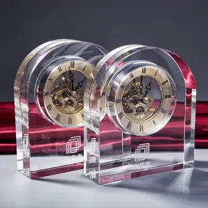 China Lieferant Hochzeit begünstigt Uhr Kristall personal isierte benutzer definierte Logo klar K9 Kristall Schreibtisch uhr für Gast Werbe geschenk Souvenirs