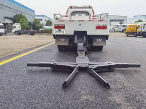 Camions de dépannage et de remorquage lourds DongFeng de 2 tonnes avec élévateur de roues et grue de sauvetage - Product Image 5