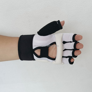 Protector de Manos de <span class=keywords><strong>Karate</strong></span> con Logotipo Personalizado, Equipo de <span class=keywords><strong>Karate</strong></span> de PU, Guantes de <span class=keywords><strong>Karate</strong></span> <span class=keywords><strong>Kyokushinkai</strong></span> - Product Image 4