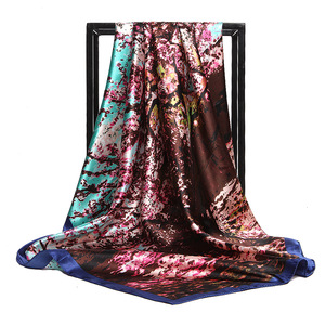 Sciarpa <span class=keywords><strong>di</strong></span> seta personalizzata da donna <span class=keywords><strong>di</strong></span> lusso <span class=keywords><strong>scialle</strong></span> <span class=keywords><strong>di</strong></span> <span class=keywords><strong>marca</strong></span> in raso con stampa Bandana sciarpe <span class=keywords><strong>di</strong></span> raso per donna 90*90cm testa <span class=keywords><strong>di</strong></span> Malesia Hijab - Product Image 5