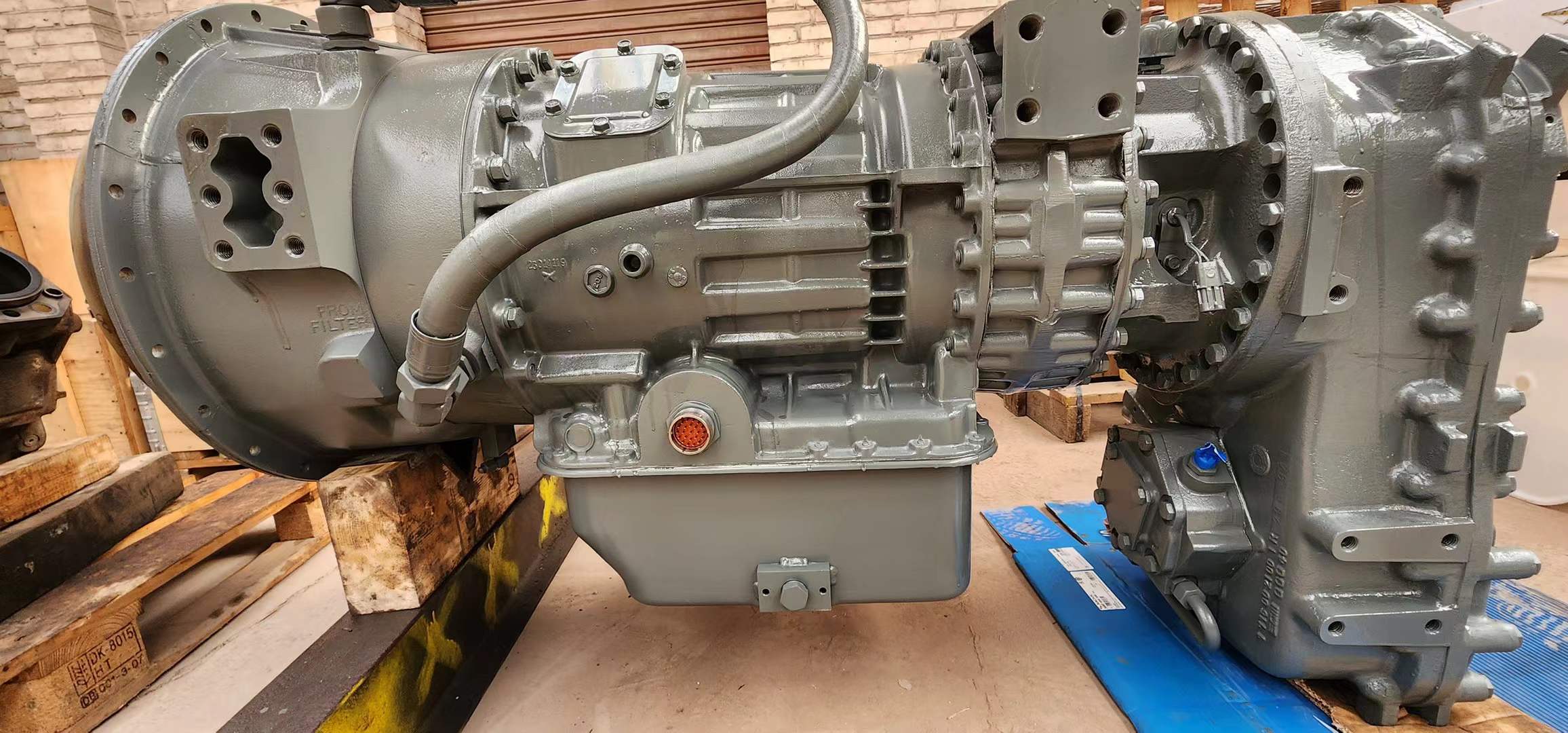 Z F 16S181 16-speed gearbox with power take-off Z F automatic