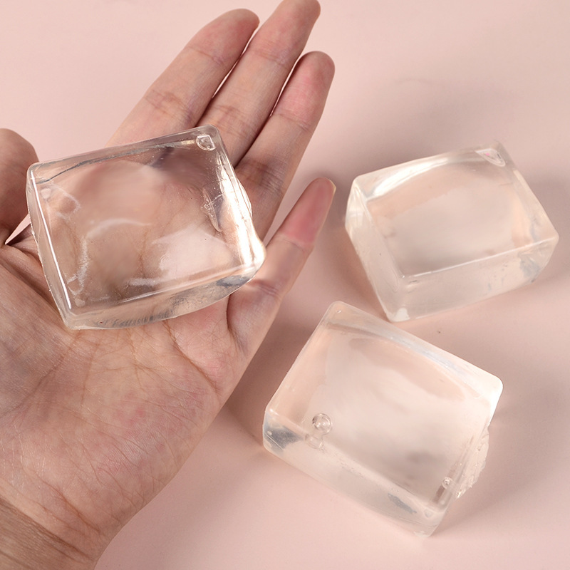 Boules de tofu en glaçons transparents