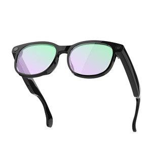 Gafas Inteligentes con Marco de Titanio y Plástico Blanco y Negro con Lentes Oscuras en Exhibidores - Product Image 5