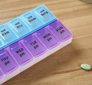 <span class=keywords><strong>Pilulier</strong></span> hebdomadaire de 7 jours Boîte à vitamines et médicaments Grands compartiments à boutons poussoirs 4 fois par jour avec couvercles transparents Cadeau promotionnel - Product Image 6