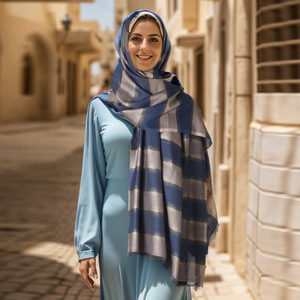 Da donna con motivo musulmano africano della Malesia a righe Jacquard in Lurex Hijab scialle con nappe crude - Product Image 5