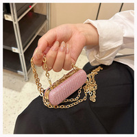 Pochette tendance pour mini-rouge à lèvres, petit sac à rouge à lèvres élégant, étui à rouge à lèvres pour soirée, mini-rouge à lèvres cylindrique avec chaîne