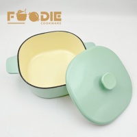 Cocotte en fonte carrée vert menthe au design classique, émaillée, anti-rouille, de type Dutch Oven, de la gamme Factory Outlet
