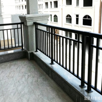 Balustrade de balcon, garde-corps de fenêtre en baie, garde-corps de grenier, clôture de terrasse de villa, main courante d'escalier de grenier en acier de style européen