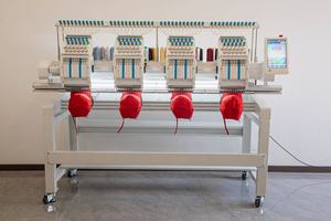 Macchina da Ricamo e Quilting ad Alte Prestazioni a 4 Teste, Motore Servo 1000rpm, per Cappelli e Magliette, Macchina da Ricamo a 12 Aghi - Product Image 3