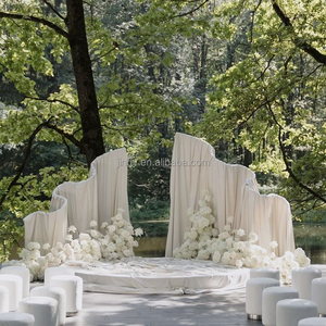 Idee per Matrimoni all'Aperto: Struttura ad Arco Curvo <span class=keywords><strong>con</strong></span> Drappeggio Ondulato per Sfondo Nuziale - Product Image 4