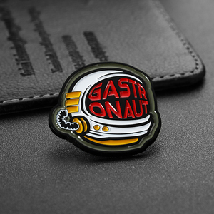 Logo del casco smaltato duro personalizzato di fabbrica <span class=keywords><strong>Gourmet</strong></span> Taster spilla da bavero in smalto morbido in lega di zinco - Product Image 5