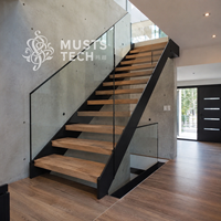 Escalier suspendu architectural intérieur à double poutre latérale, pour la réalisation de projets de collaboration esthétique avec les designers