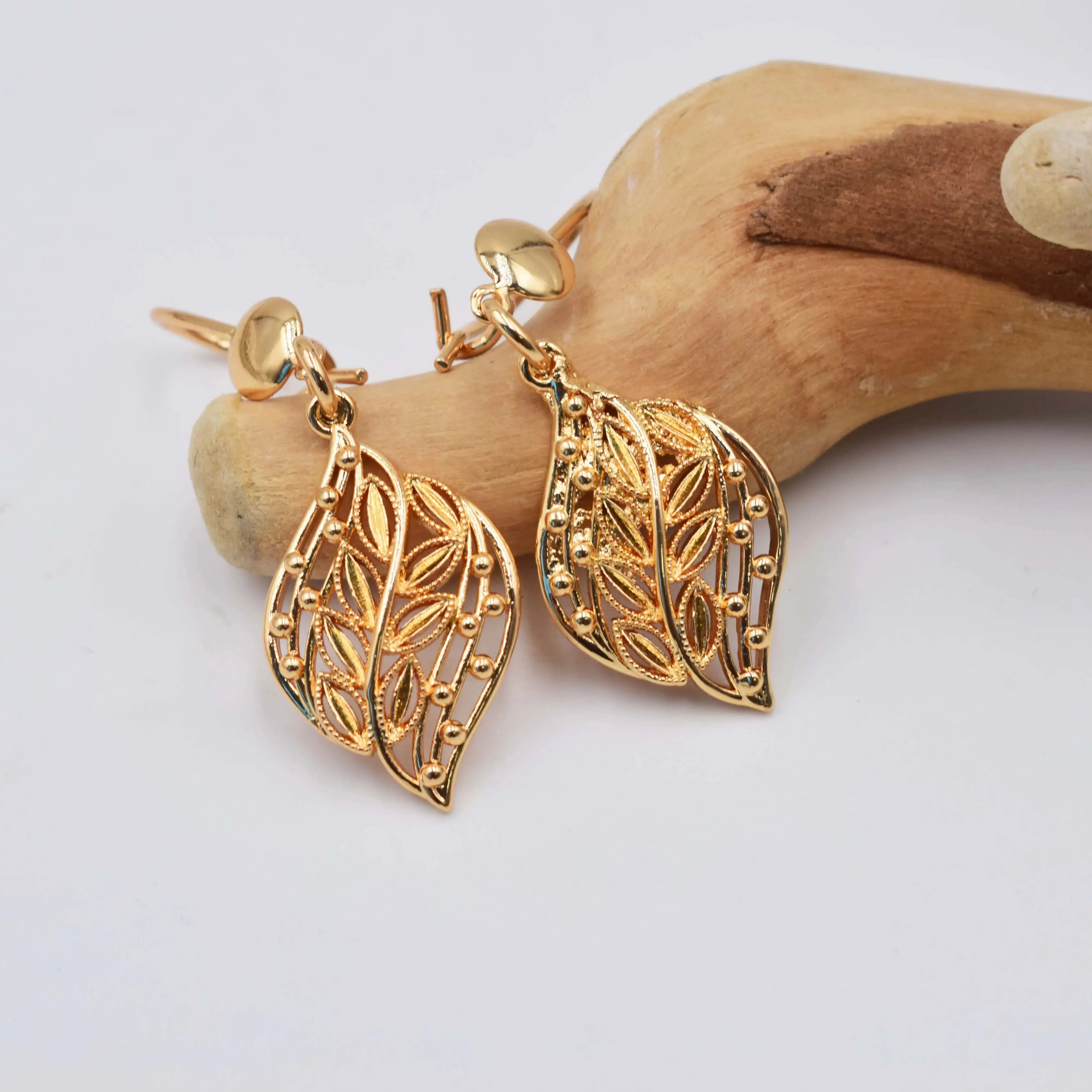 Anting-anting mode tembaga antik zirkon wanita jatuh emas 18k anting perhiasan berlian kuningan hadiah anting-anting berlapis emas
