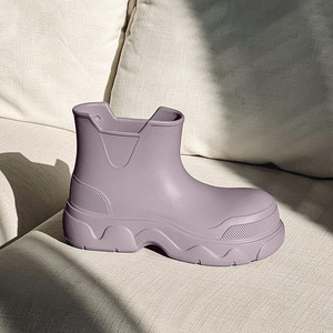 Bottes de pluie pour femmes, basses, couleur unie, talon moyen 3-5 cm, antidérapantes, chaussures de travail, printemps-été 2024, tendance, moulées en une seule pièce - Product Image 4