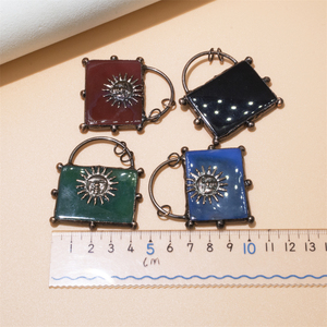 Chữa Bệnh Pha Lê Cổ Bằng Đồng Mạ Mặt Trời Quyến Rũ Hàn <span class=keywords><strong>Agate</strong></span> Mặt Dây Chuyền Tự Nhiên Màu Đỏ Màu Xanh Đá Hình Chữ Nhật Hình Dạng Túi Tay Mặt Dây Chuyền - Product Image 3