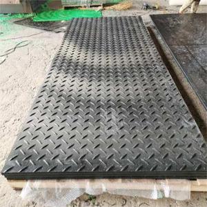 พื้นถนนติดตาม HDPE 4x8 พรมปูพื้นชั่วคราวเสื่อป้องกันพรมถนน