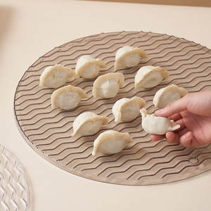 Bandeja redonda de plástico para dumplings, tapete para vaporera de uso doméstico con diseño de ondas, superficie antiadherente, fácil de limpiar - Product Image 5