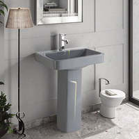 Ensemble de sanitaires de luxe noir et or, toilettes monobloc en céramique, lavabo sur pied, lavabo à colonne, salle de bain moderne pour villa