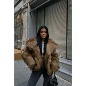 Manteaux pour femmes avec col en fausse fourrure jaune - Product Image 3