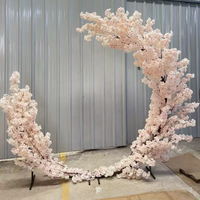 Arche de fleurs artificielles en soie blanches effet cerisier AF066 pour vente directe, décoration de sol de mariage et fond de scène pour hôtels en Chine
