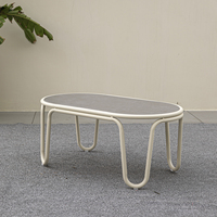 Table basse d'extérieur moderne en rotin OSMEN Mermaid avec plateau en verre, durable et résistante aux UV, idéale pour la plage, la terrasse et le patio