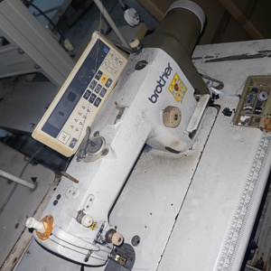 מכונת תפירה תעשייתית Brother 6200D, מחט אחת, מהירות גבוהה 4000 תפרים לדקה, משטח שטוח, 10 מ\\\"מ 4-6 מ\\\"מ, משומשת, שנה אחריות מתכת. - Product Image 1