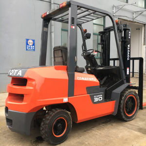 Chariot élévateur diesel Toyota FGZN 30 d'occasion, trois mâts, déplacement latéral - Product Image 5