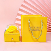 Boîte à bague de fiançailles qui tourne à 360 degrés, fleurs préservées, roses, cadeaux pour femmes, roses pour petite amie, grand-mère, maman, épouse, anniversaire