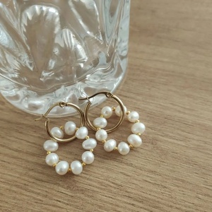 Boucles d'oreilles pendantes délicates en pierre rose et perles d'eau douce, faites à la main, bijoux minimalistes élégants, cadeau pour femme, ne ternissent pas - Product Image 5