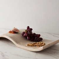 Plateau en marbre beige naturel de la marque Stonekocc, idéal pour la présentation de bijoux, de nourriture, de desserts, pour le thé de l'après-midi, les dîners au restaurant