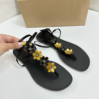 Sandales plates à boucle noire en H pour femmes, style fée romaine, tendance été 2025