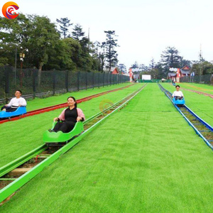 Piste de pelouse extérieure scénique herbe ski parc d'attractions herbe de vitesse herbe volante prairie à flanc de colline glissant sur les voitures - Product Image 3