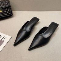 Nouvelle Arrivée Sandales Mule Femme à Bout Pointu, Tige en PU Noir, Semelle Extérieure en Caoutchouc, Talon Bas, Bout Fermé, Style Mule, Été, Extérieur, Amincissant