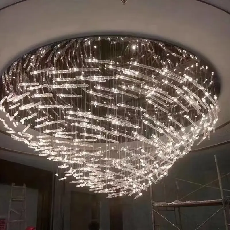 Vestíbulo del hotel sala de banquetes iluminación de forma submarina personalizada ingeniería no estándar araña de varilla de cristal creativa