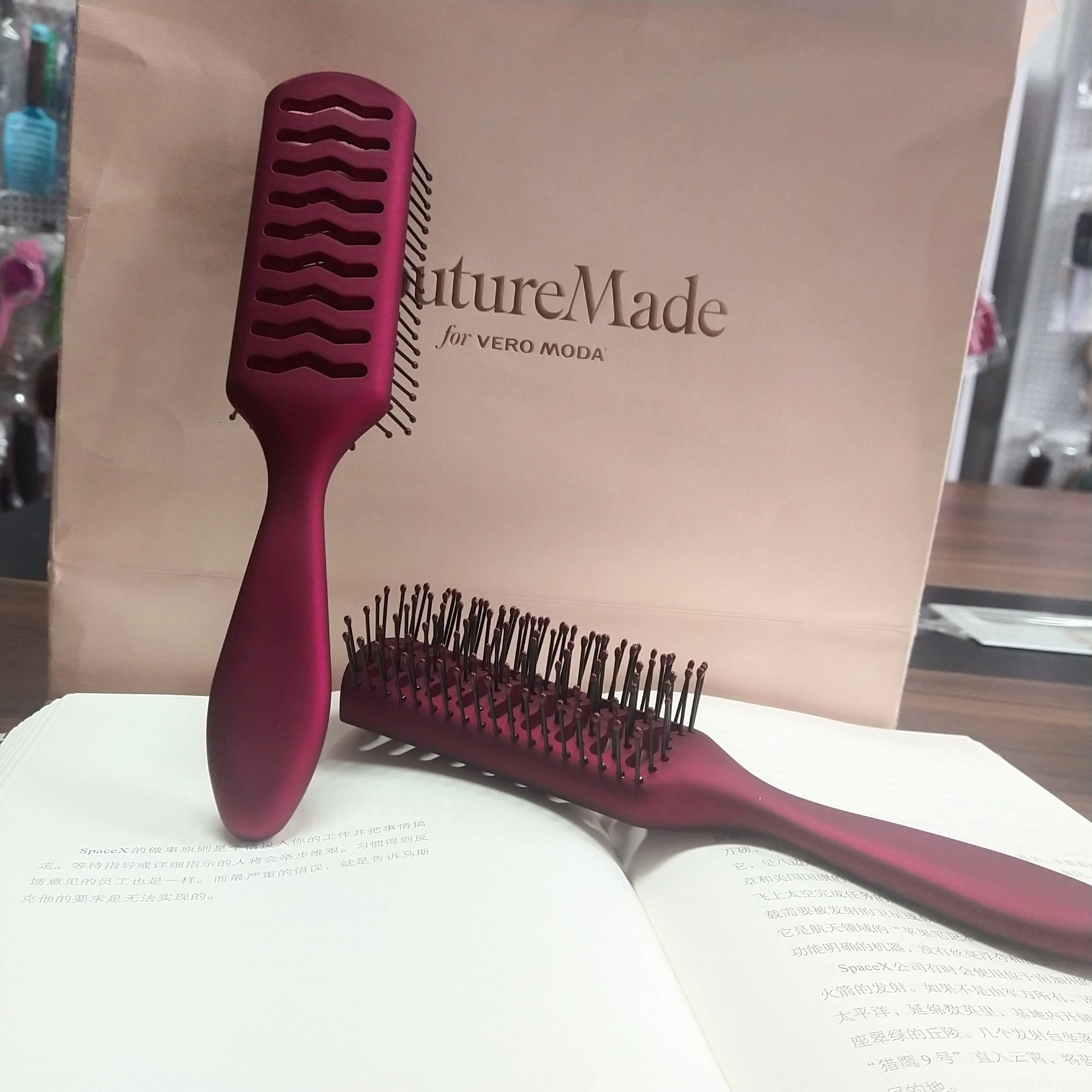 Peigne à vent doux peinture brosse à cheveux rouge peigne incurvé vente chaude peignes fantaisie personnalisés