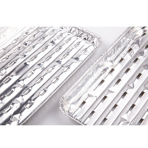 TIA CB18B Bandeja para hornear con borde enrollado perforado de 13,5 pulgadas Congelador Seguro Desechable Papel de aluminio Contenedor de alimentos Molde de estampado - Product Image 1