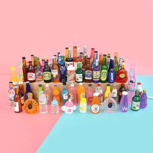 Mini botella de <span class=keywords><strong>vino</strong></span> tinto de resina, modelo de estilo moderno, casa de juego DIY, casa de muñecas, juguete, <span class=keywords><strong>precio</strong></span> bajo, botella de bebida en miniatura - Product Image 5