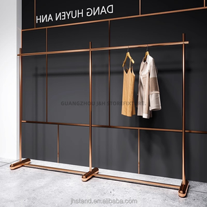 Estante de exhibición <span class=keywords><strong>para</strong></span> tienda de <span class=keywords><strong>ropa</strong></span>, estante de exhibición de <span class=keywords><strong>ropa</strong></span> colgante de acero inoxidable de piso a techo de oro rosa cepillado, estante especial <span class=keywords><strong>para</strong></span> mujer - Product Image 4