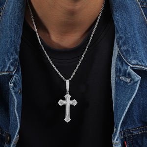Ciondolo a Croce Gotica Iced Out Hip Hop in <span class=keywords><strong>Argento</strong></span> Sterling 925 con <span class=keywords><strong>Ali</strong></span> Decorate per Uomo, Lusso VVS 1 <span class=keywords><strong>D</strong></span> Moissanite Supera il Test del Diamante - Product Image 1