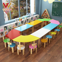 Table et chaises modulaires courbées en bois arc-en-ciel pour la maternelle, ensemble de meubles pour enfants Montessori, garderie, salle de classe