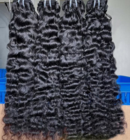 Ventes chaudes 100% cheveux humains naturels bruts indiens bouclés, mèches de cheveux vierges résistantes à la chaleur, vente en gros pour un usage quotidien