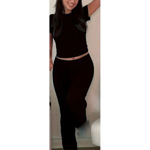 Ensemble de survêtement sport et décontracté à col rond et manches courtes avec pantalon assorti - Product Image 3