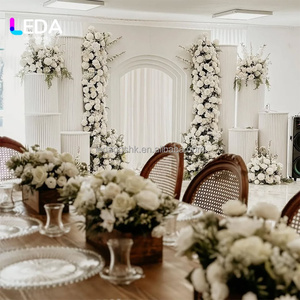 Arche de mariage moderne en acrylique blanc LEDA avec support – Taille personnalisable – Nouvelle arrivée – Décoration de scène de mariage - Product Image 2