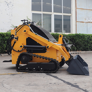 Mini-chargeuse compacte sur pneus avec moteur Kubota, livraison gratuite, certifiée CE EPA, hydraulique, avec accessoires. - Product Image 5