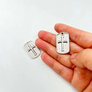 Etiqueta <span class=keywords><strong>de</strong></span> perro europea y americana, colgante cruzado BR, joyería <span class=keywords><strong>de</strong></span> acero <span class=keywords><strong>de</strong></span> titanio a la moda, acceso <span class=keywords><strong>de</strong></span> cadena <span class=keywords><strong>de</strong></span> suéter cuadrado Retro Para hombres y mujeres - Product Image 1