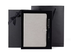 Set Regalo Taccuino A5 con Copertina Rigida in Similpelle, 100 Fogli, Rilegatura a Filo, Logo Personalizzato, Chiavetta USB, per Aziende - Product Image 4