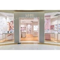 Kiosque à bijoux moderne pour centre commercial, lustre artistique personnalisé en forme d'oiseau, comptoir de réception en marbre, design intégré pour façade intérieure