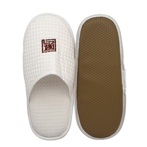 <span class=keywords><strong>Chaussons</strong></span> jetables de luxe 5 étoiles blancs en tissu gaufré biodégradable et écologique, lavables, avec semelle <span class=keywords><strong>éponge</strong></span> de 20 mm, pour hôtels, spas et invités, personnalisables avec logo - Product Image 1